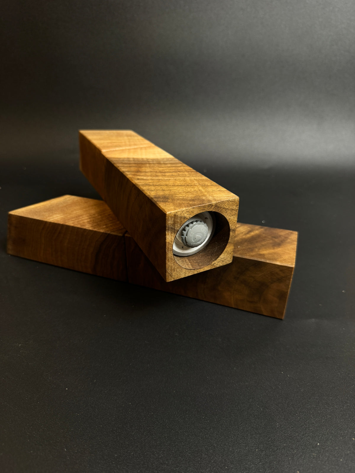 Gewürzmühlenpaar aus Nussbaum