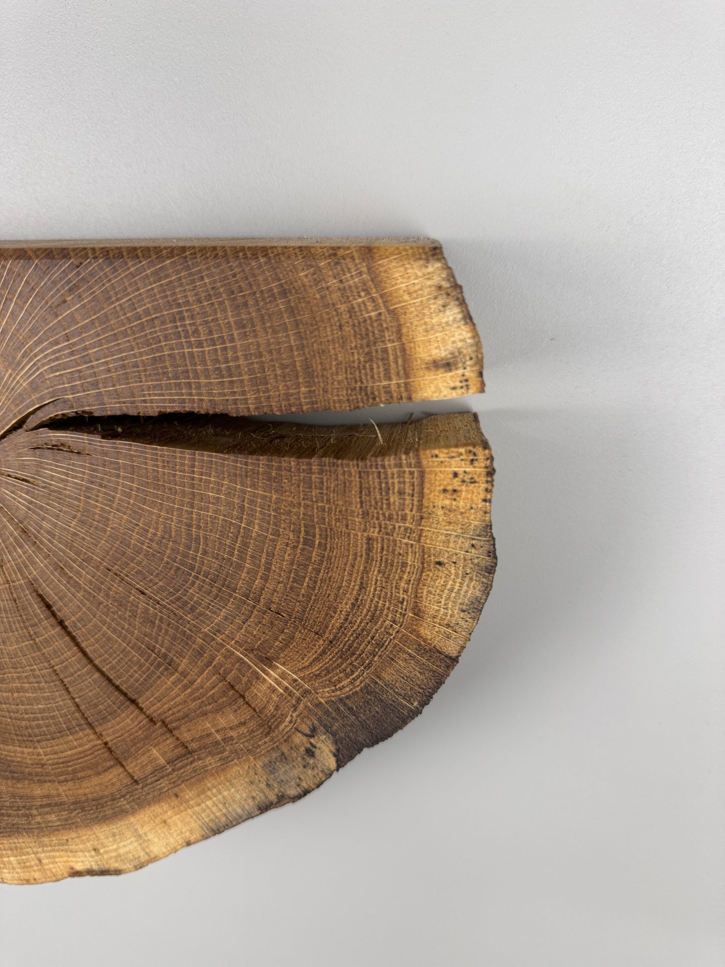 Magnetischer Messerblock zur Wandbefestigung für ca. 6 Messer aus einer Eichenscheibe