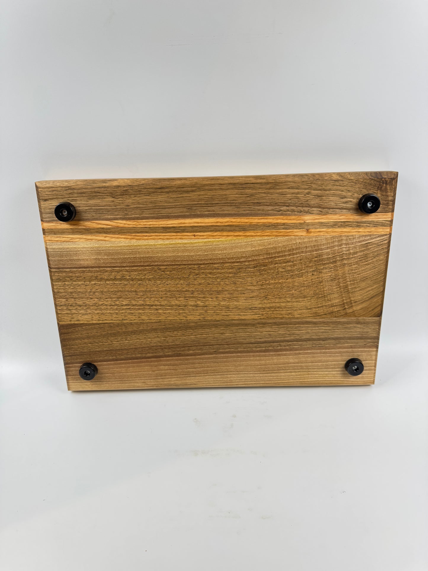 Schneidebrett aus Nussbaum mit Roteiche