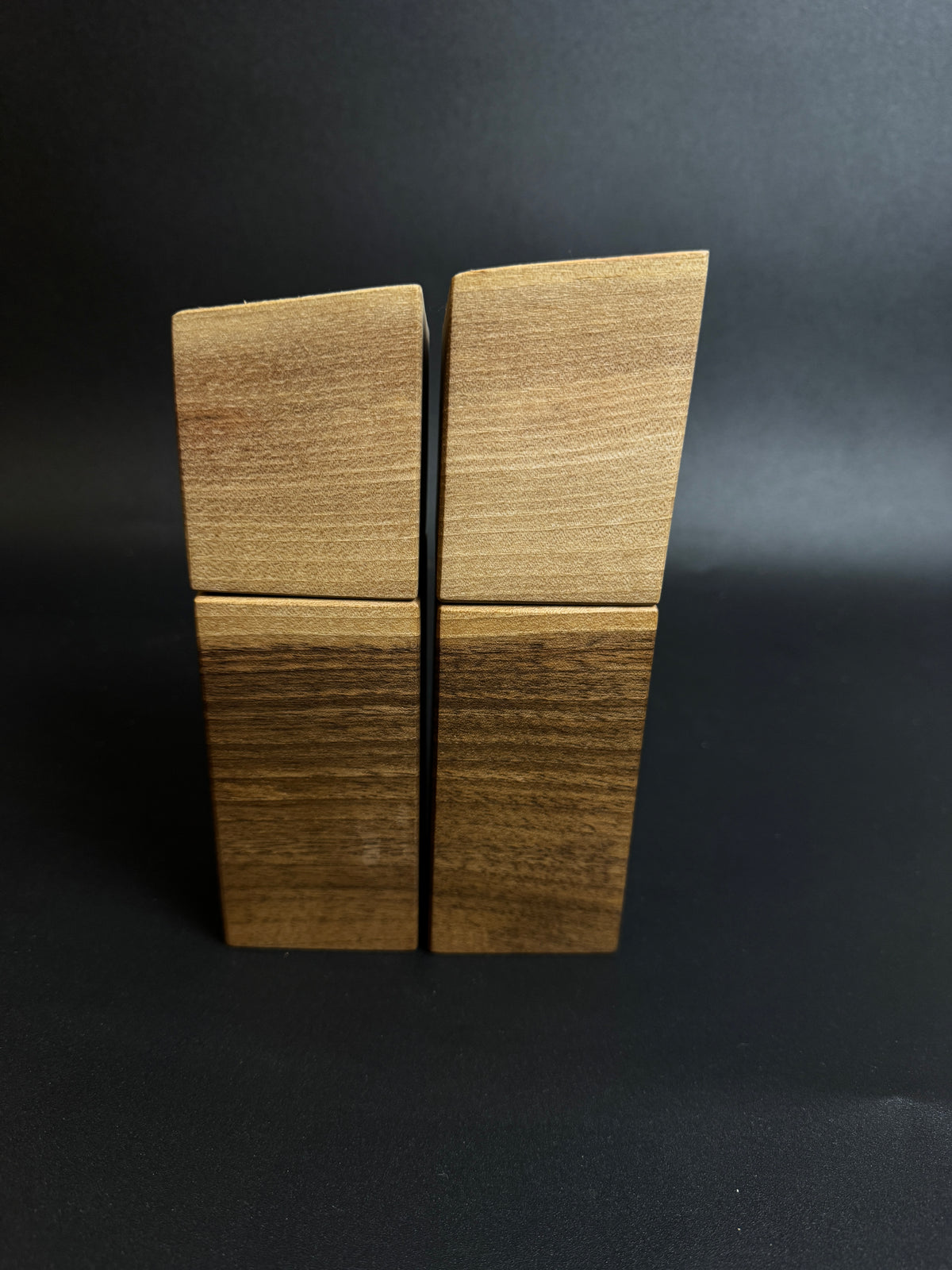 Gewürzmühlenpaar aus Nussbaum