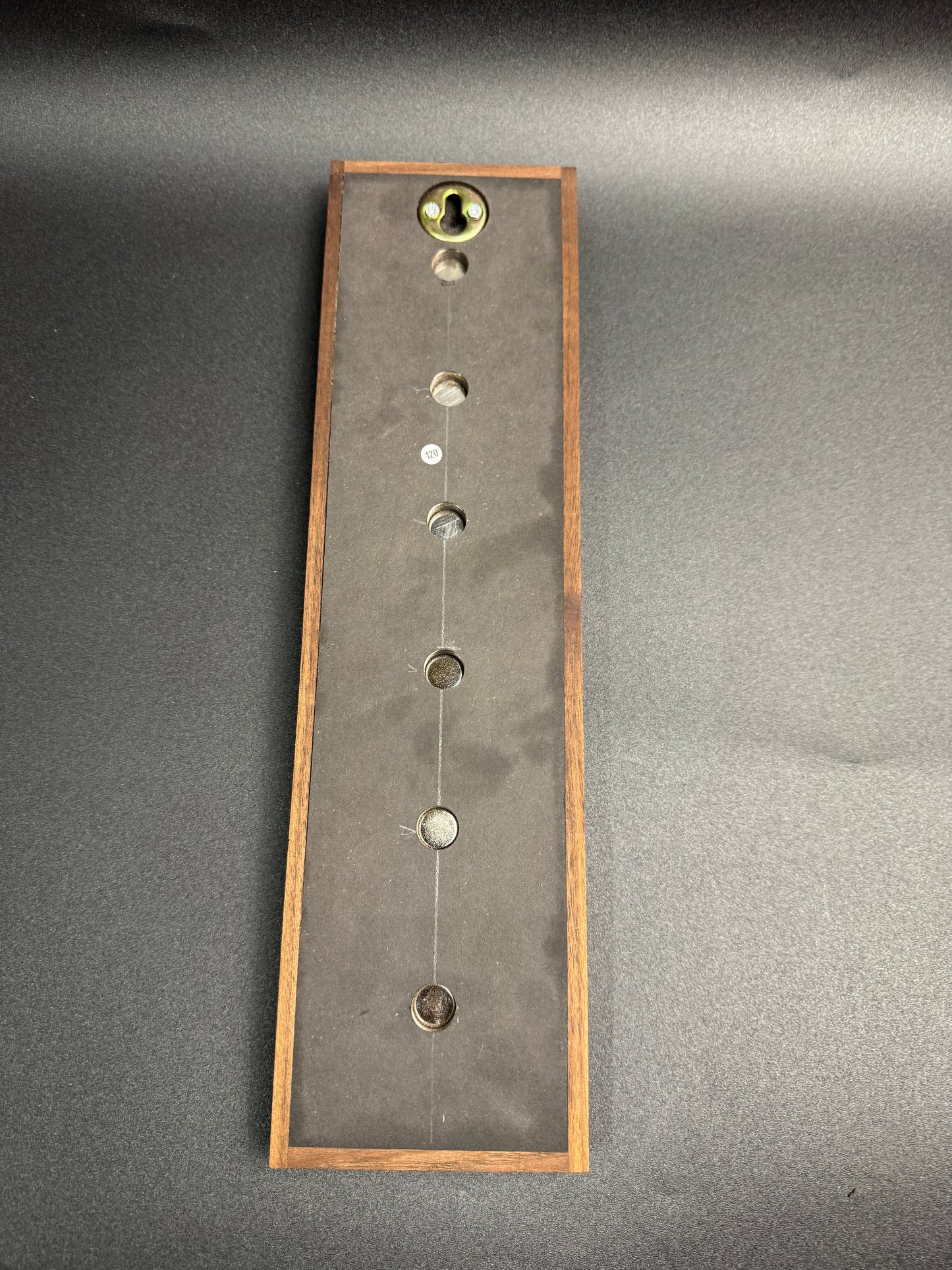Messer oder Schlüsselleiste zur Wandbefestigung Nr. 120