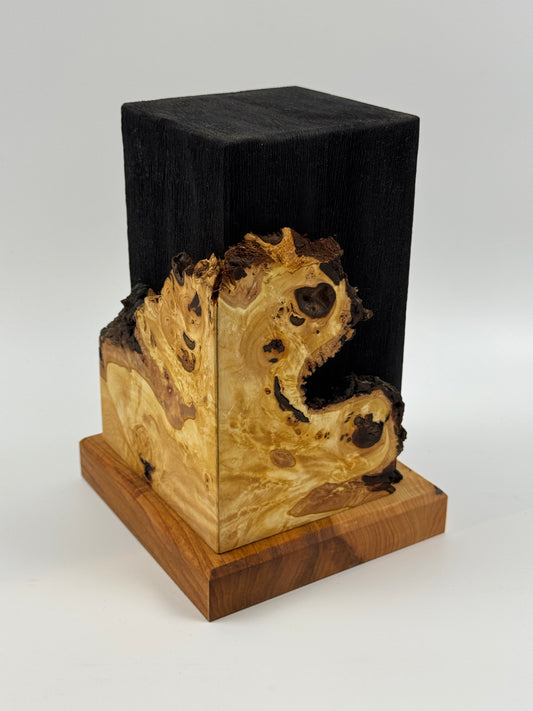 Tierurne aus besonderem Lindenholz