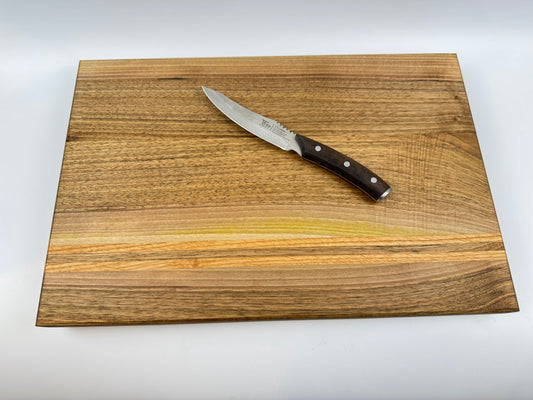 Schneidebrett aus Nussbaum mit Roteiche