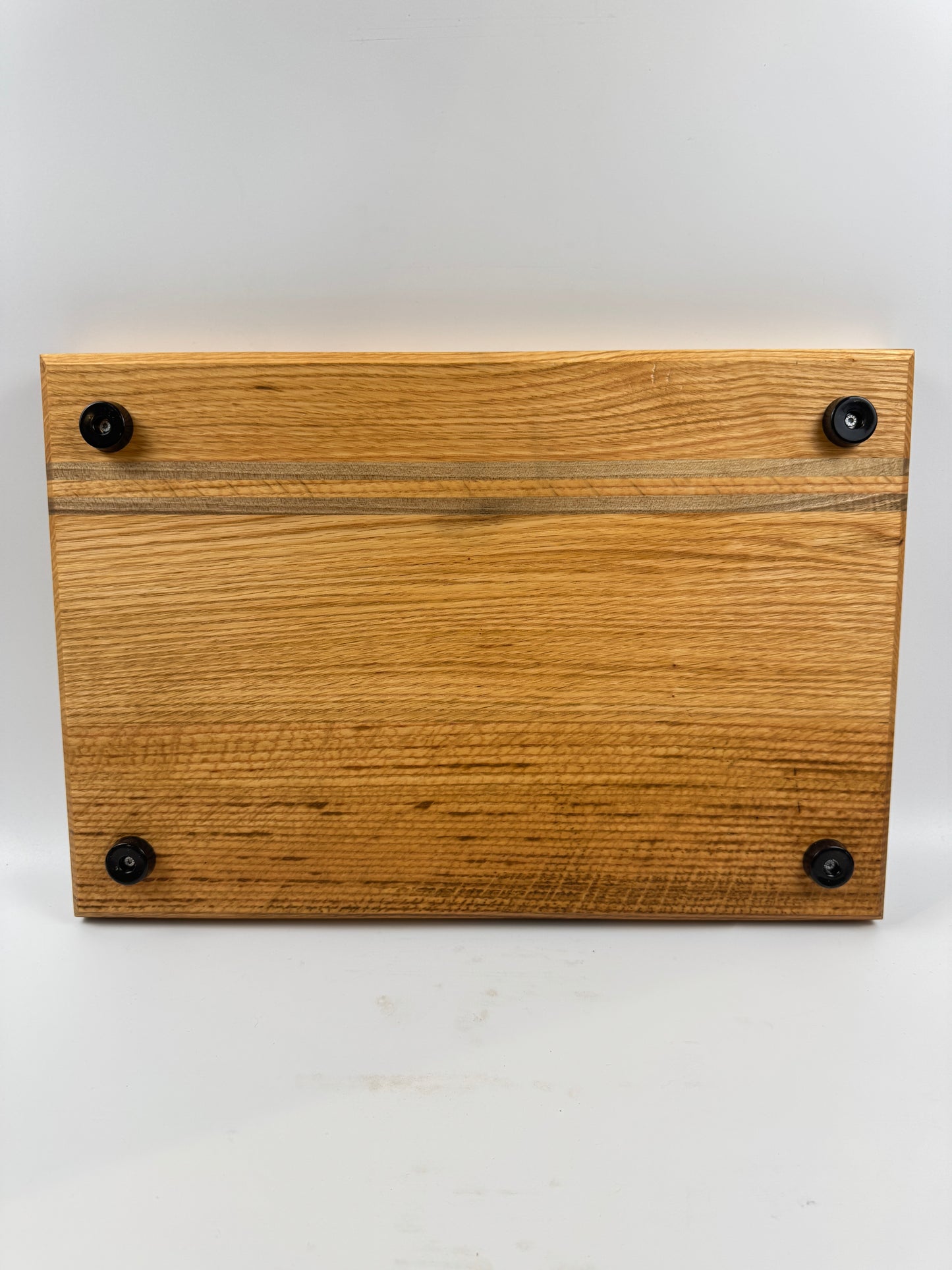 Schneidebrett aus Roteiche mit Nussbaum