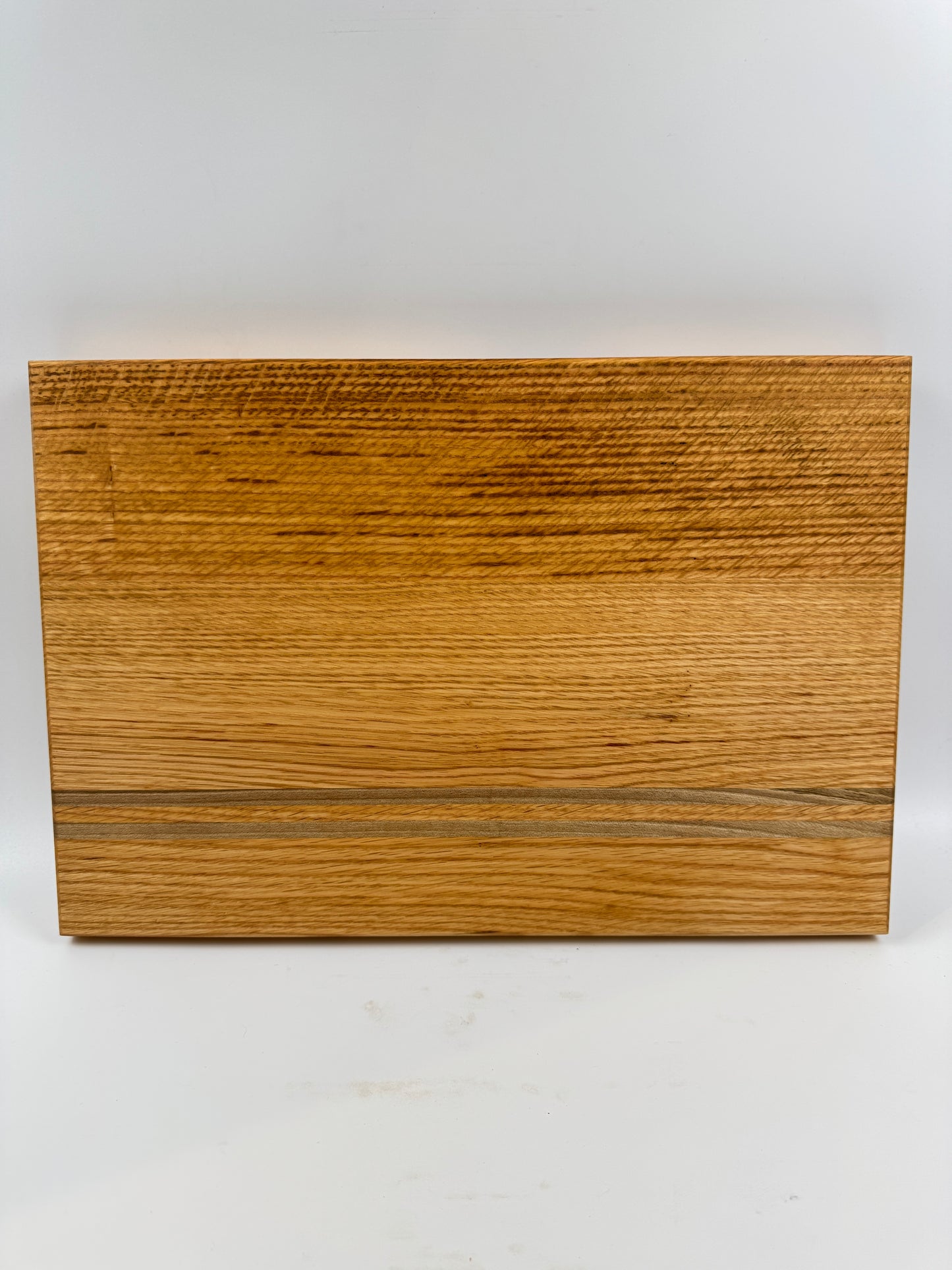 Schneidebrett aus Roteiche mit Nussbaum