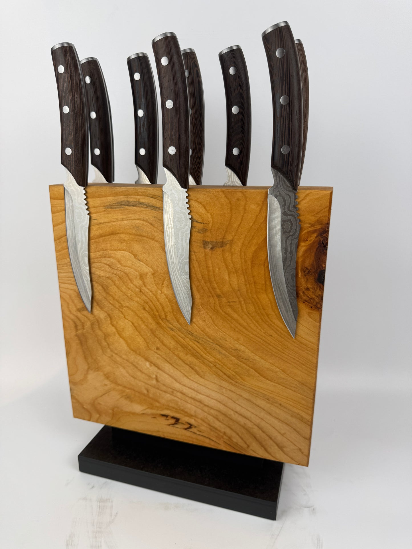 Magnetischer Messerblock aus Lindenholz mit Schiefersockel