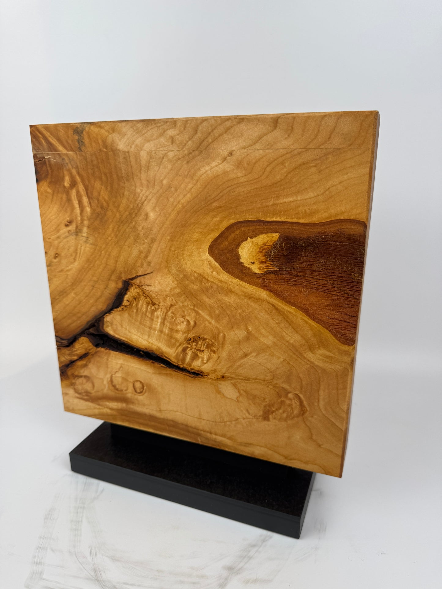 Magnetischer Messerblock aus Lindenholz mit Schiefersockel