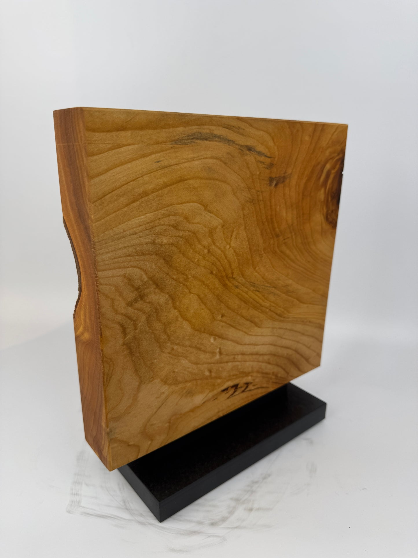 Magnetischer Messerblock aus Lindenholz mit Schiefersockel