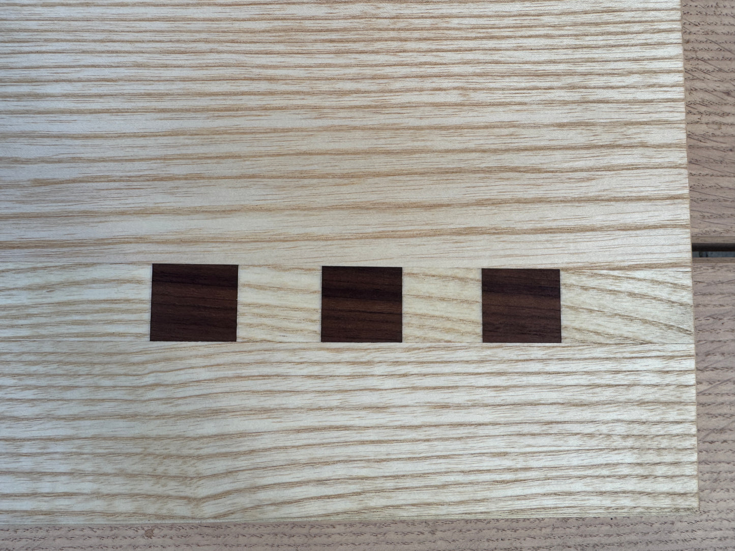 Holzschneidebrett Nr. 113  Esche mit Schwarznuss