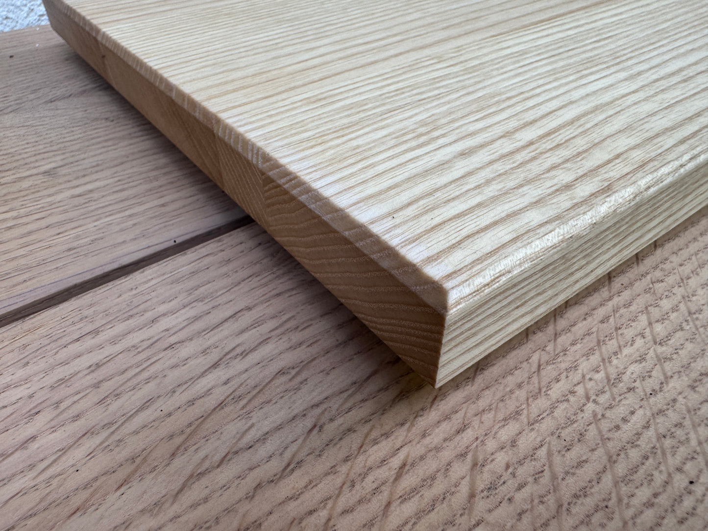 Holzschneidebrett Nr. 113  Esche mit Schwarznuss