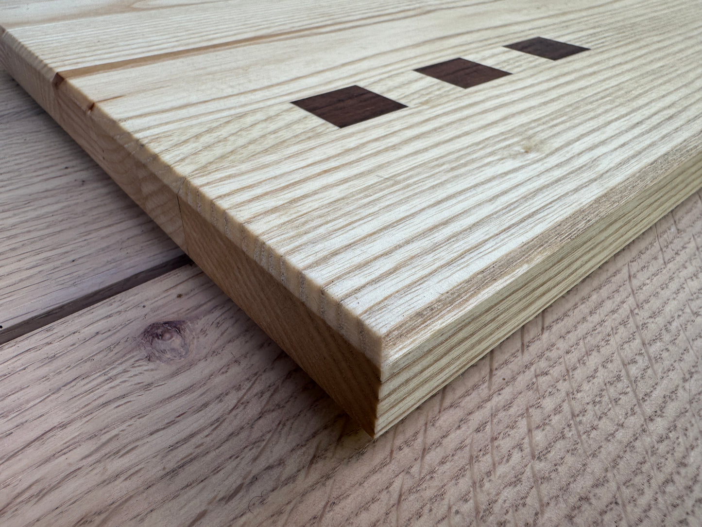 Holzschneidebrett Nr. 114  Esche mit Schwarznuss