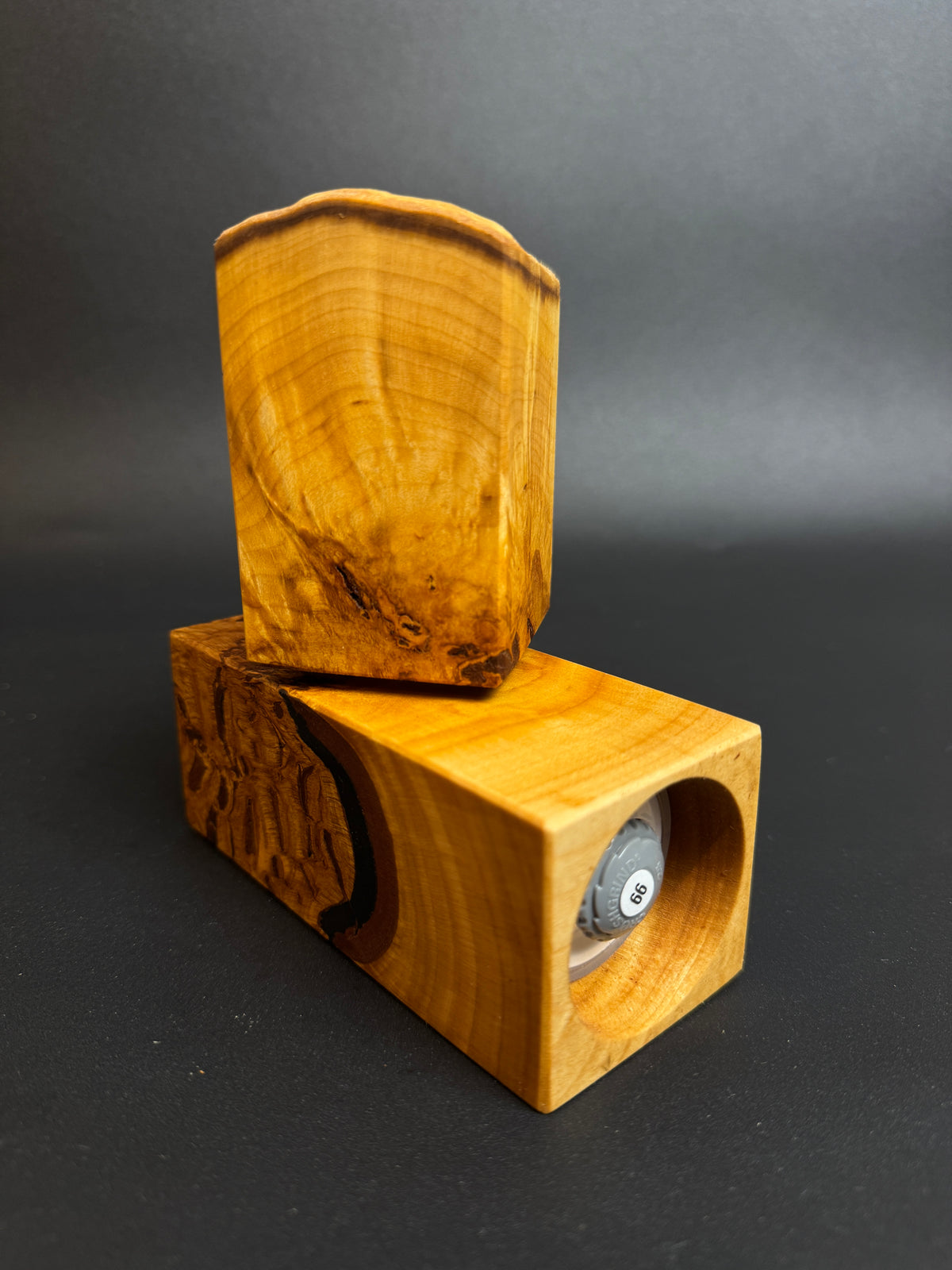 Gewürzmühle aus der Maserknolle einer sehr alten Linde Nr. 66